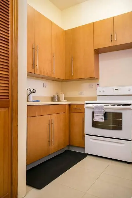 Choose To Be Happy At The Argyle - One Bedroom With Pool Kingston